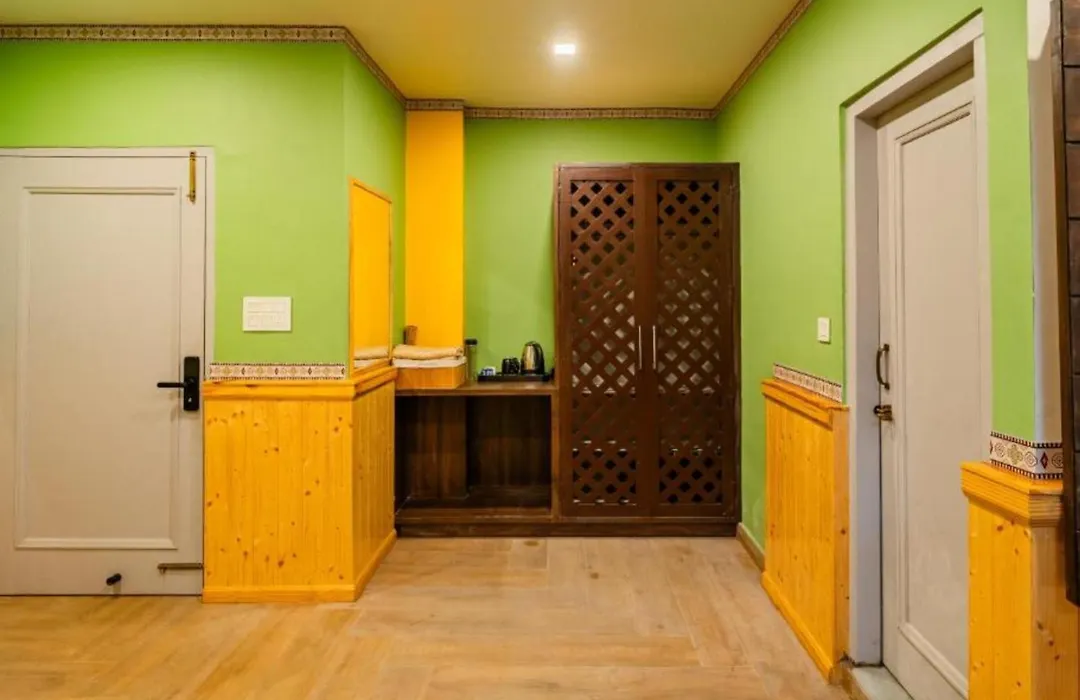 The Hosteller Jibhi-1